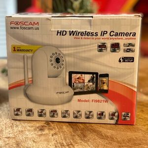 Foscam Model FI9821W White Indoor HD Pan/Tilt Wireless Security IP Camera/Mobile